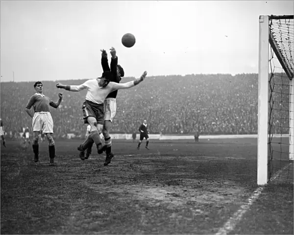 Dixie Dean Everton in action with Millington, the Chelsea goalkeeper, at Stamford Bridge