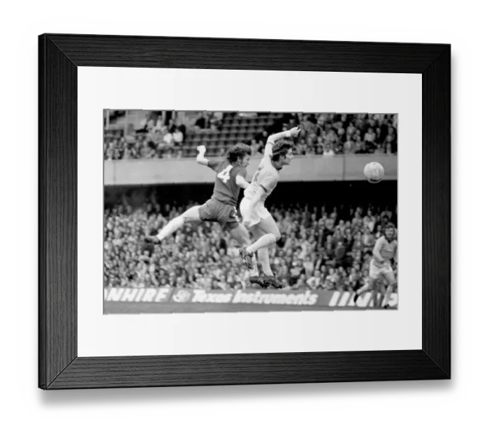 Framed Print : Soccer - Football League Division One - Chelsea v Everton - Stamford Bridge Framed Print : Soccer - Football League Division One - Chelsea v Everton - Stamford Bridge