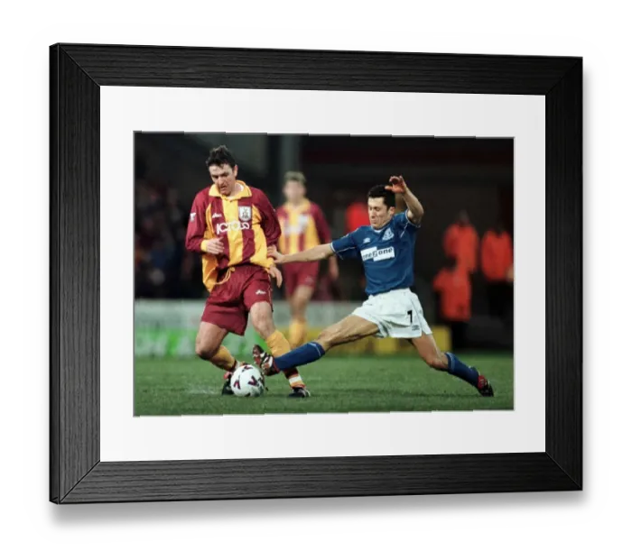 Framed Print : Soccer - FA Carling Premiership - Bradford City v Everton Framed Print : Soccer - FA Carling Premiership - Bradford City v Everton