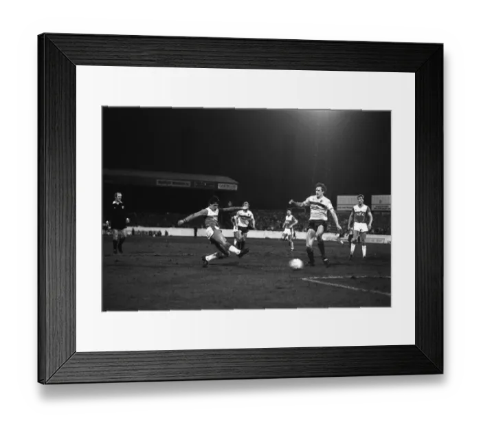 Framed Print : Watford v Everton Framed Print : Watford v Everton