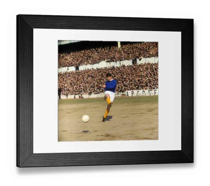 Framed Print : Soccer - Football League Division One - Tottenham Hotspur v Everton - White Hart Lane Framed Print : Soccer - Football League Division One - Tottenham Hotspur v Everton - White Hart Lane