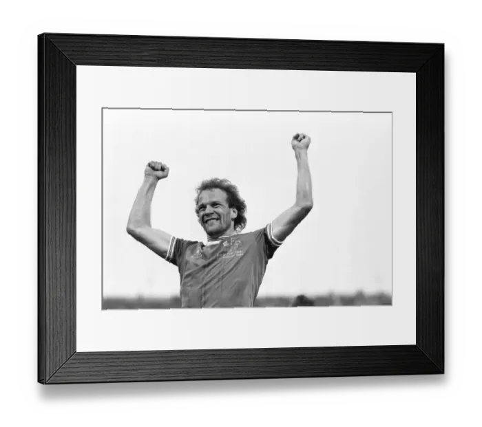 Framed Print : Everton's European Triumph: Gray's Goal in the 1985 Winners Cup Final vs Rapid Vienna