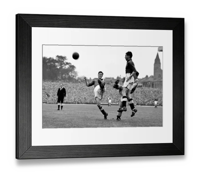 Framed Print : Soccer - Football League Division One - Arsenal v Everton Framed Print : Soccer - Football League Division One - Arsenal v Everton