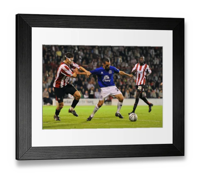 Framed Print : Soccer - Carling Cup - Third Round - Brentford v Everton - Griffin Park Framed Print : Soccer - Carling Cup - Third Round - Brentford v Everton - Griffin Park