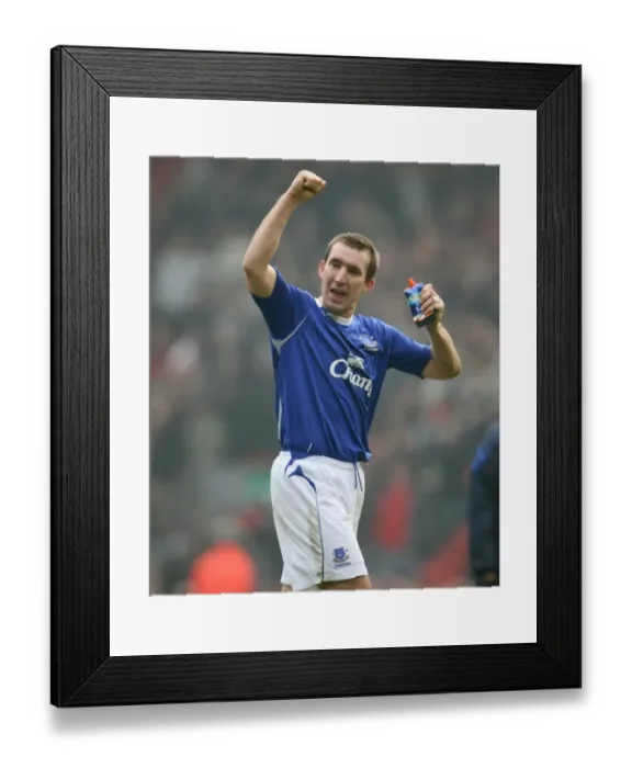 Framed Print : Alan Stubbs: Everton's Triumphant Hero Framed Print : Alan Stubbs: Everton's Triumphant Hero