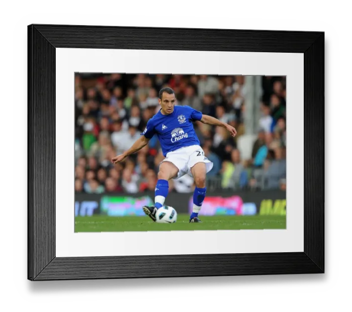 Framed Print : Soccer - Barclays Premier League - Fulham v Everton - Craven Cottage