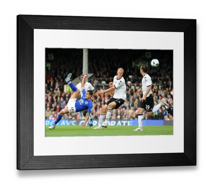 Framed Print : Soccer - Barclays Premier League - Fulham v Everton - Craven Cottage Framed Print : Soccer - Barclays Premier League - Fulham v Everton - Craven Cottage