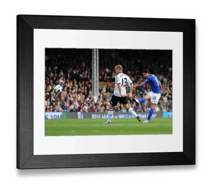 Framed Print : Soccer - Barclays Premier League - Fulham v Everton - Craven Cottage Framed Print : Soccer - Barclays Premier League - Fulham v Everton - Craven Cottage