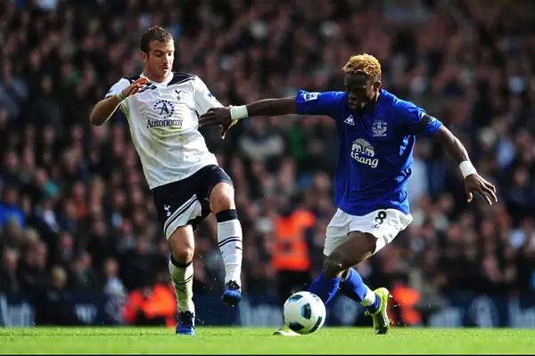 Van der Vaart vs. Saha: A Premier League Showdown - Tottenham Hotspur vs. Everton (23 October 2010)