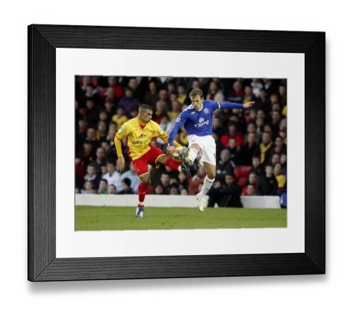 Framed Print : Watford v Everton - Phil Neville in action Framed Print : Watford v Everton - Phil Neville in action