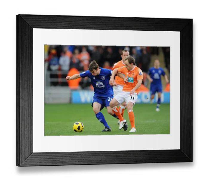 Framed Print : Soccer - Barclays Premier League - Blackpool v Everton - Bloomfield Road