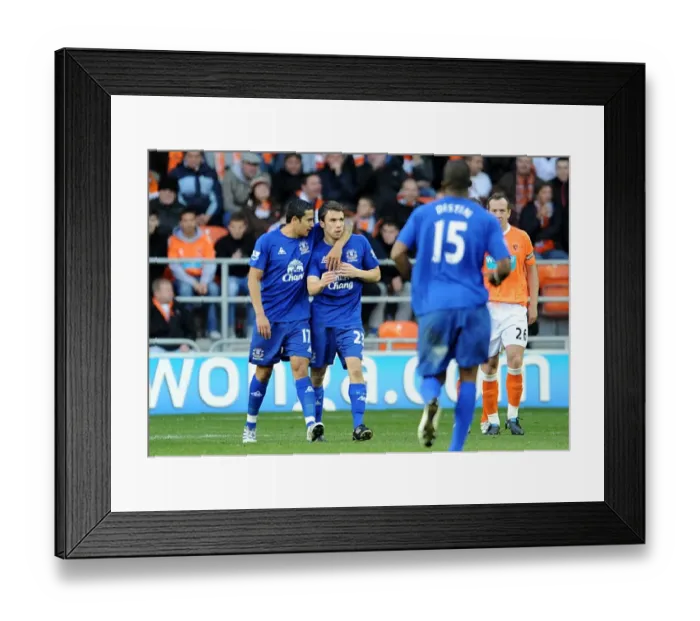 Framed Print : Soccer - Barclays Premier League - Blackpool v Everton - Bloomfield Road Framed Print : Soccer - Barclays Premier League - Blackpool v Everton - Bloomfield Road