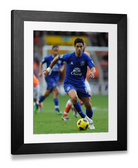 Framed Print : Mikel Arteta Leads Everton in Barclays Premier League Battle at Bloomfield Road