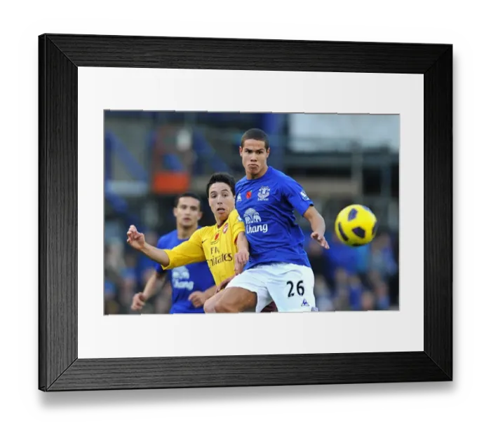 Framed Print : Soccer - Barclays Premier League - Everton v Arsenal - Goodison Park Framed Print : Soccer - Barclays Premier League - Everton v Arsenal - Goodison Park