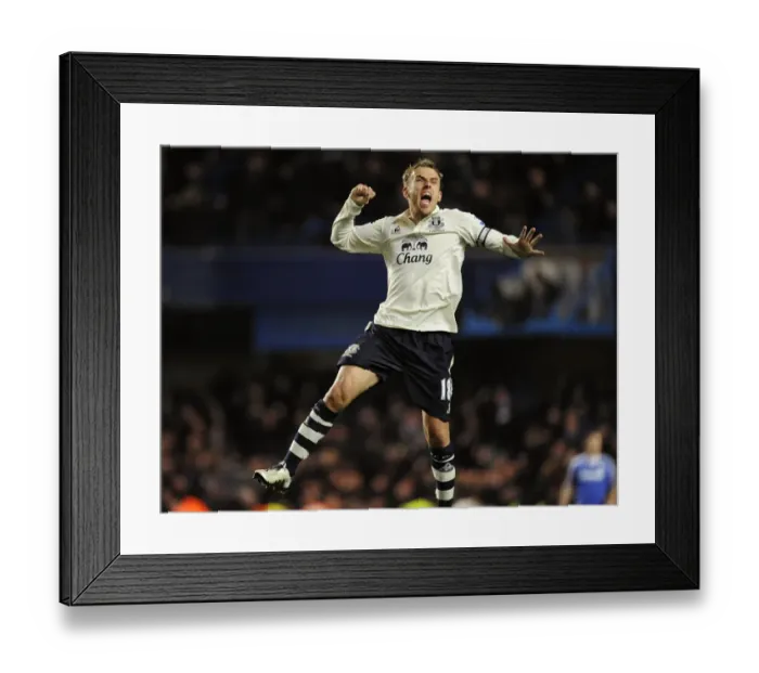 Framed Print : Soccer - Barclays Premier League - Chelsea v Everton - Stamford Bridge Framed Print : Soccer - Barclays Premier League - Chelsea v Everton - Stamford Bridge