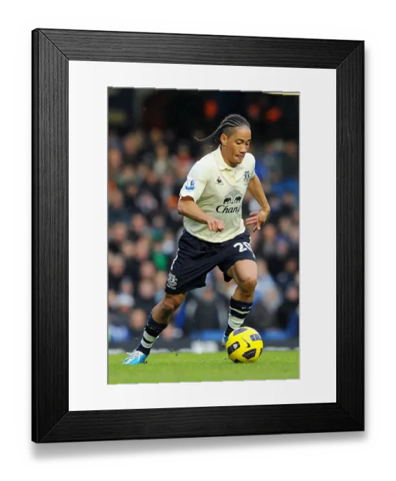 Framed Print : Soccer - Barclays Premier League - Chelsea v Everton - Stamford Bridge Framed Print : Soccer - Barclays Premier League - Chelsea v Everton - Stamford Bridge