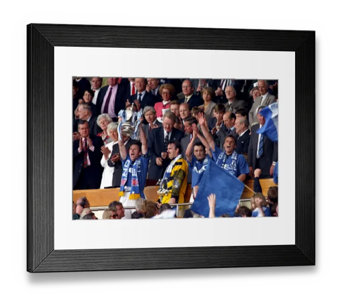 Framed Print : Everton's Glory: FA Cup Victory over Manchester United (1995) - Dave Watson Lifts the Trophy Framed Print : Everton's Glory: FA Cup Victory over Manchester United (1995) - Dave Watson Lifts the Trophy