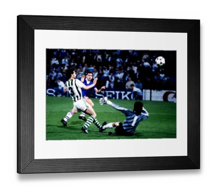 Framed Print : Sheedy's Chip: Everton's Historic European Victory Over Rapid Vienna, 1985 Framed Print : Sheedy's Chip: Everton's Historic European Victory Over Rapid Vienna, 1985