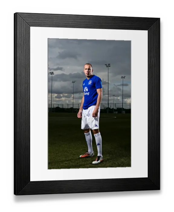 Framed Print : John Heitinga Unveils Everton's 2010 / 11 Home Kit: A First Look Framed Print : John Heitinga Unveils Everton's 2010 / 11 Home Kit: A First Look