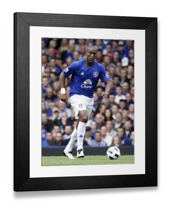 Framed Print : Everton's Unyielding Defender: Sylvain Distin Framed Print : Everton's Unyielding Defender: Sylvain Distin