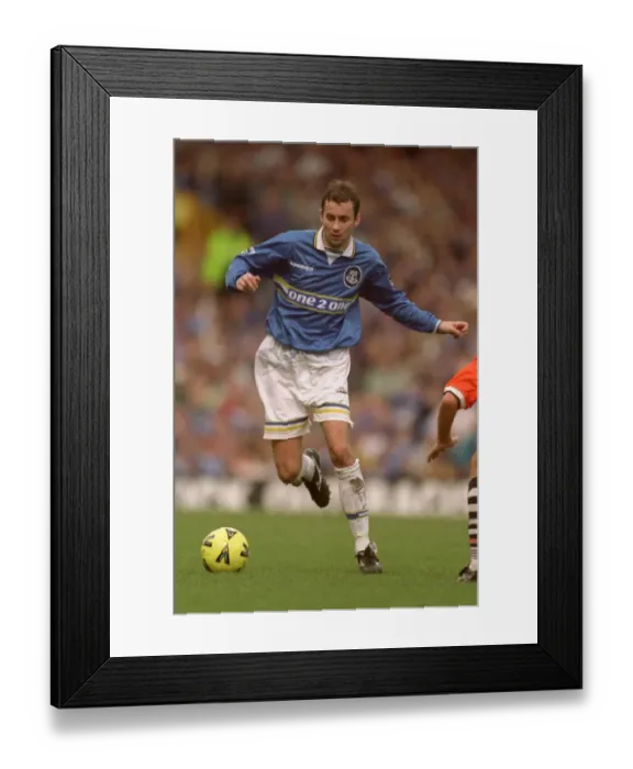 Framed Print : Don Hutchison, Everton Framed Print : Don Hutchison, Everton