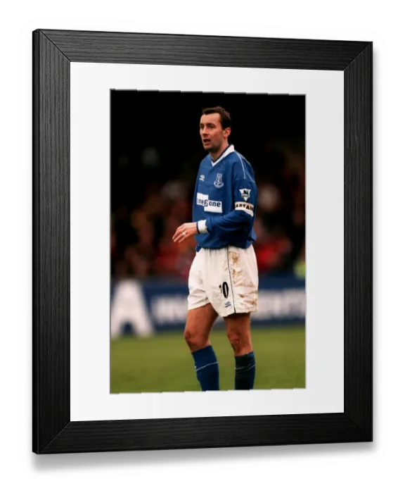 Framed Print : Don Hutchison in Action: Everton vs. Exeter City - FA Cup Third Round