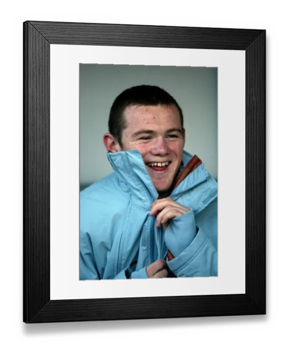 Framed Print : Soccer - FA Barclaycard Premiership - Newcastle United v Everton Framed Print : Soccer - FA Barclaycard Premiership - Newcastle United v Everton