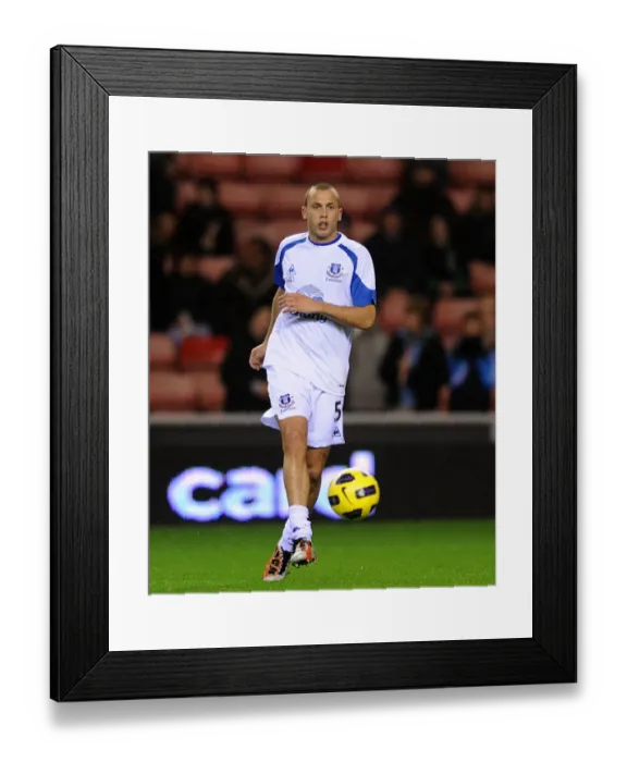 Framed Print : Everton's Unyielding Defender: John Heitinga