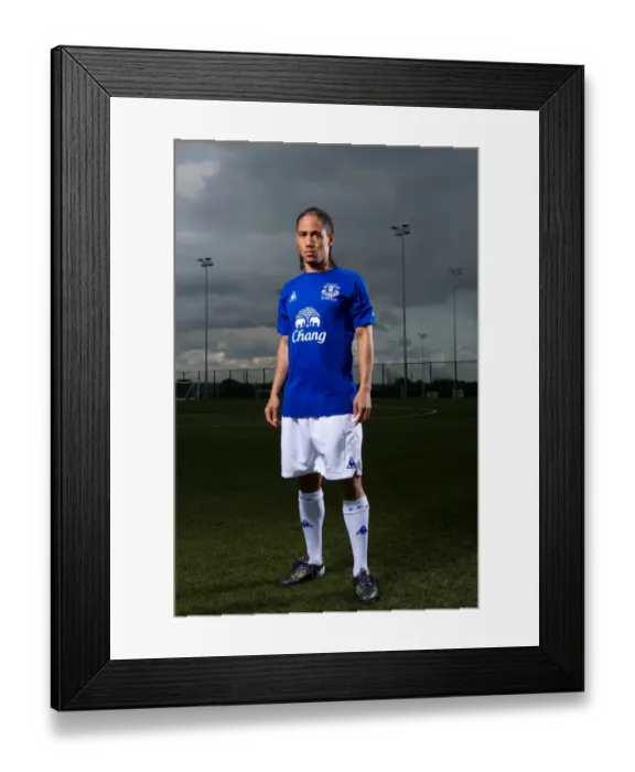 Framed Print : Steven Pienaar: Everton Football Club's Agile Midfield Maestro Framed Print : Steven Pienaar: Everton Football Club's Agile Midfield Maestro