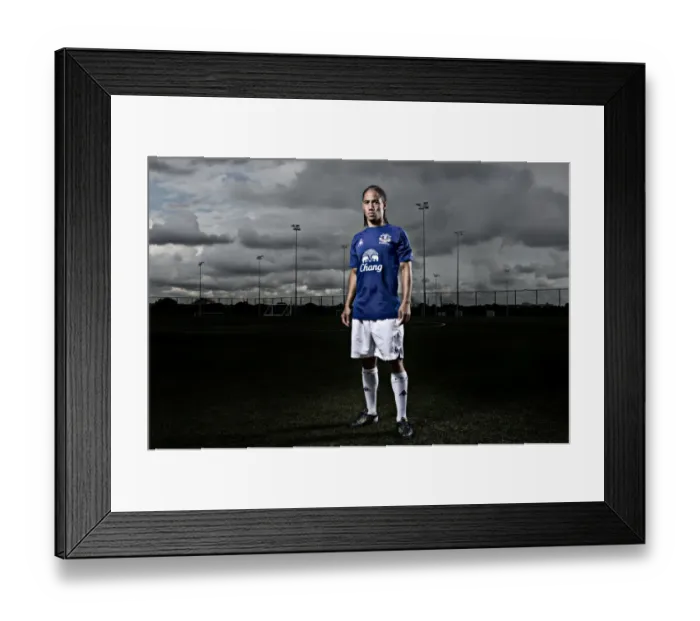 Framed Print : Tenacious Midfielder: Steven Pienaar of Everton Football Club Framed Print : Tenacious Midfielder: Steven Pienaar of Everton Football Club