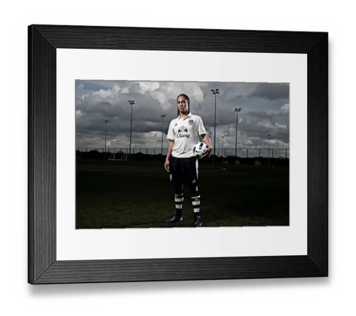 Framed Print : Agile Midfield Maestro: Steven Pienaar of Everton Football Club Framed Print : Agile Midfield Maestro: Steven Pienaar of Everton Football Club