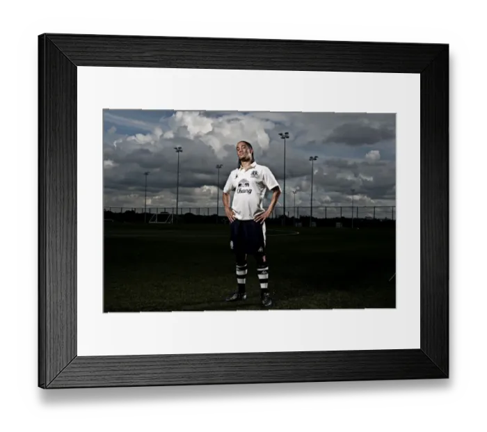 Framed Print : Agile Midfield Maestro: Steven Pienaar, Everton FC Framed Print : Agile Midfield Maestro: Steven Pienaar, Everton FC