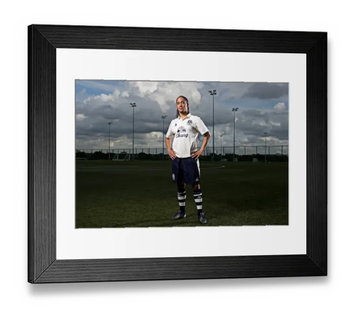 Framed Print : Steven Pienaar: Everton Football Club's Tenacious Midfielder