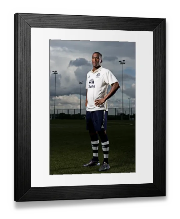 Framed Print : Steely Sylvain Distin: A Defiant Everton Career Framed Print : Steely Sylvain Distin: A Defiant Everton Career