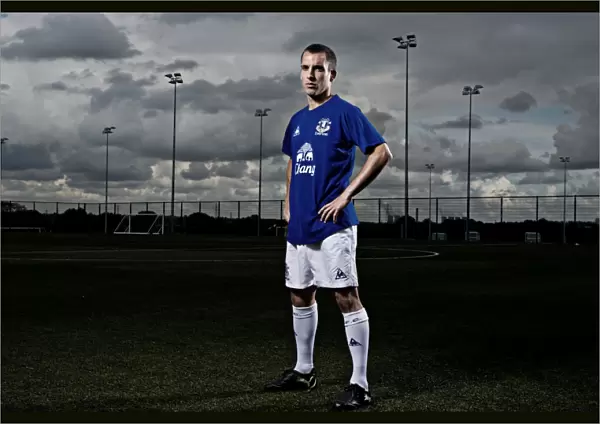 Tenacious Midfielder: Leon Osman's Unyielding Spirit in Everton Football Club