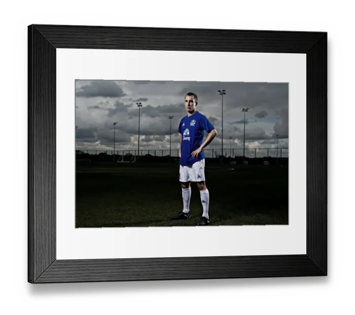 Framed Print : Tenacious Midfielder: Leon Osman's Unyielding Spirit in Everton Football Club Framed Print : Tenacious Midfielder: Leon Osman's Unyielding Spirit in Everton Football Club