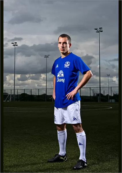 Everton's Tenacious Midfielder: Leon Osman