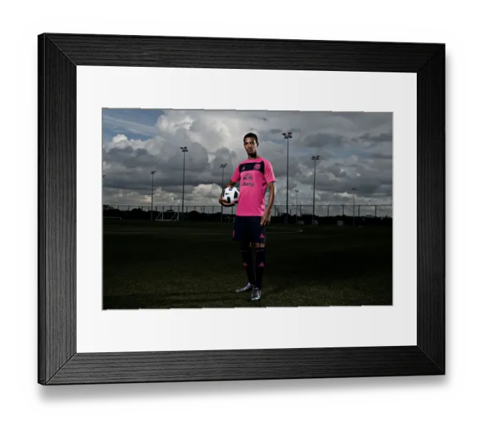 Framed Print : Determined Striker: Jermaine Beckford of Everton Football Club Framed Print : Determined Striker: Jermaine Beckford of Everton Football Club