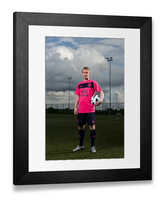 Framed Print : Everton's Unwavering Defender: A Tribute to Tony Hibbert Framed Print : Everton's Unwavering Defender: A Tribute to Tony Hibbert