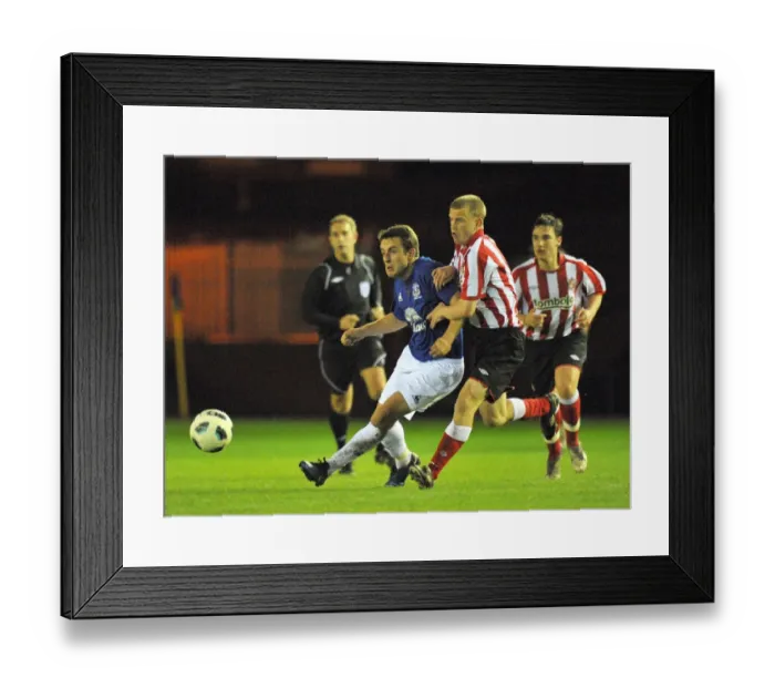Framed Print : Everton's Tenacious Midfielder Jose Baxter Stands Firm Against Sunderland's Liam Bagnall