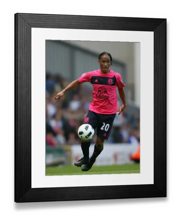 Framed Print : Dynamic Midfielder: Steven Pienaar at Everton Football Club Framed Print : Dynamic Midfielder: Steven Pienaar at Everton Football Club
