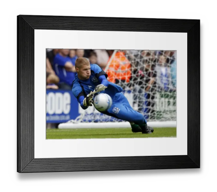 Framed Print : Everton's Unyielding Guardian: Iain Turner Framed Print : Everton's Unyielding Guardian: Iain Turner