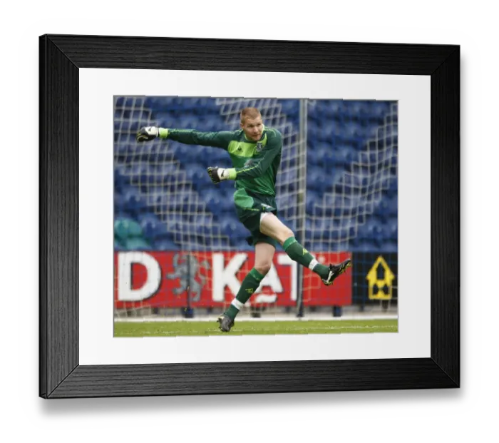 Framed Print : Steely Guardian: Iain Turner's Unyielding Vigil at Everton's Goalposts Framed Print : Steely Guardian: Iain Turner's Unyielding Vigil at Everton's Goalposts