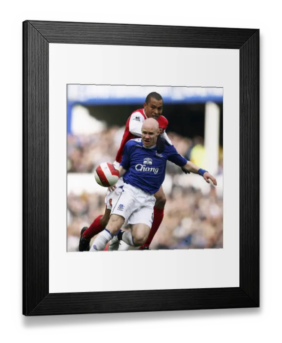 Framed Print : Everton v Arsenal - Andrew Johnson and Gilberto Silva =