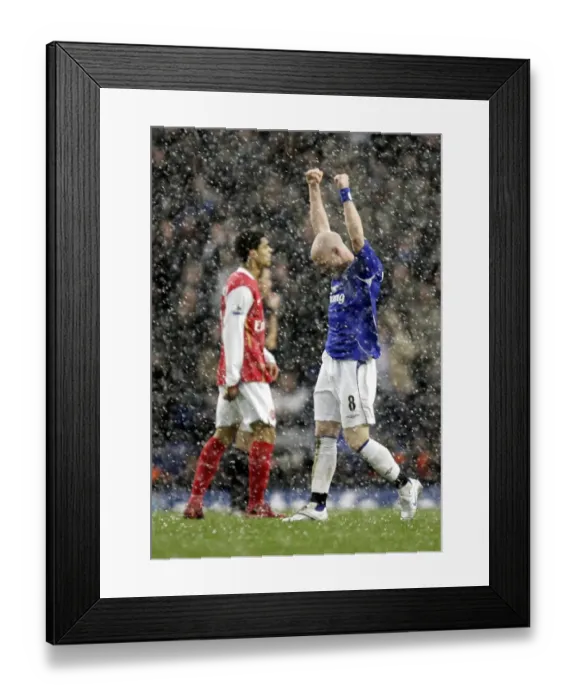 Framed Print : Everton v Arsenal - Andrew Johnson celebrates at the end of the game