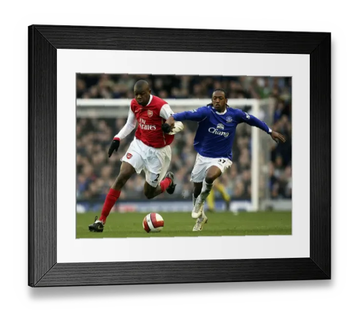 Framed Print : Everton v Arsenal - Manuel Fernandes and Arsenals Abou Diaby