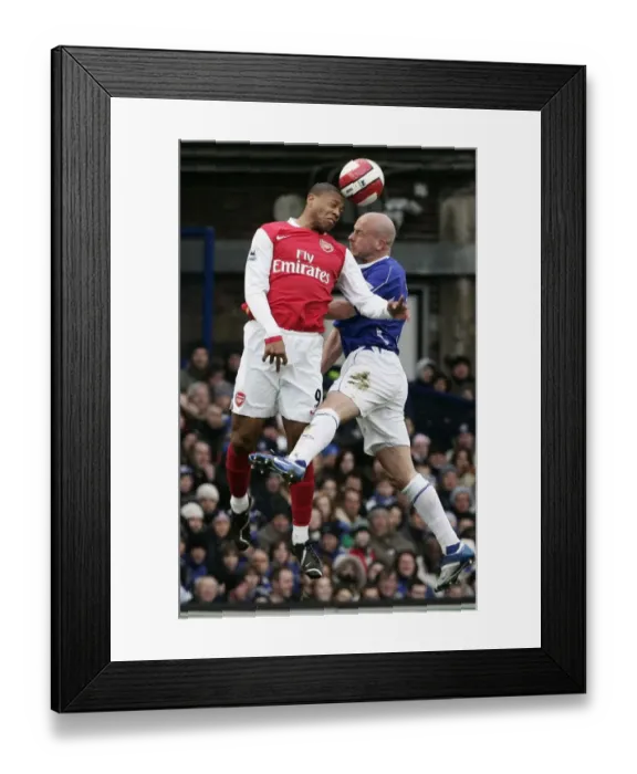 Framed Print : Evertons Carsley challenges Arsenals Baptista for the ball during their English Premier League soc Framed Print : Evertons Carsley challenges Arsenals Baptista for the ball during their English Premier League soc