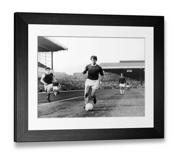 Framed Print : Howard Kendall Leads Everton in the Intense Arsenal vs. Everton Clash (Football League Division One) Framed Print : Howard Kendall Leads Everton in the Intense Arsenal vs. Everton Clash (Football League Division One)
