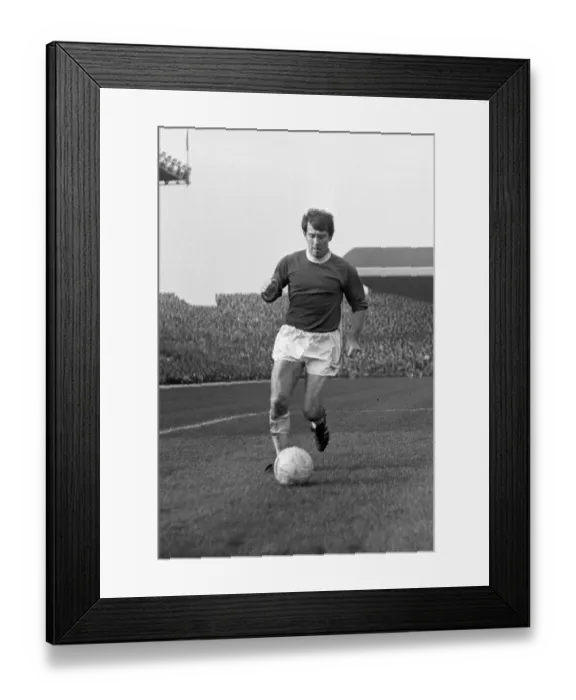 Framed Print : Football League Division One - Arsenal v Everton Framed Print : Football League Division One - Arsenal v Everton