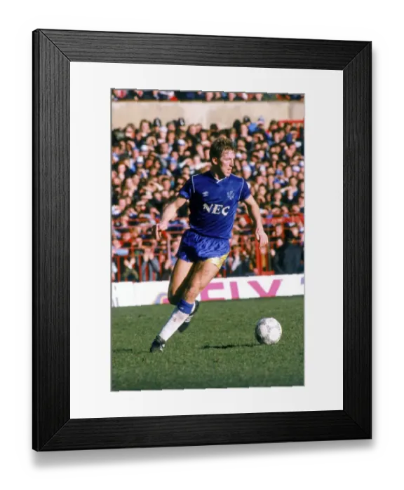 Framed Print : League Division One - Manchester United v Everton